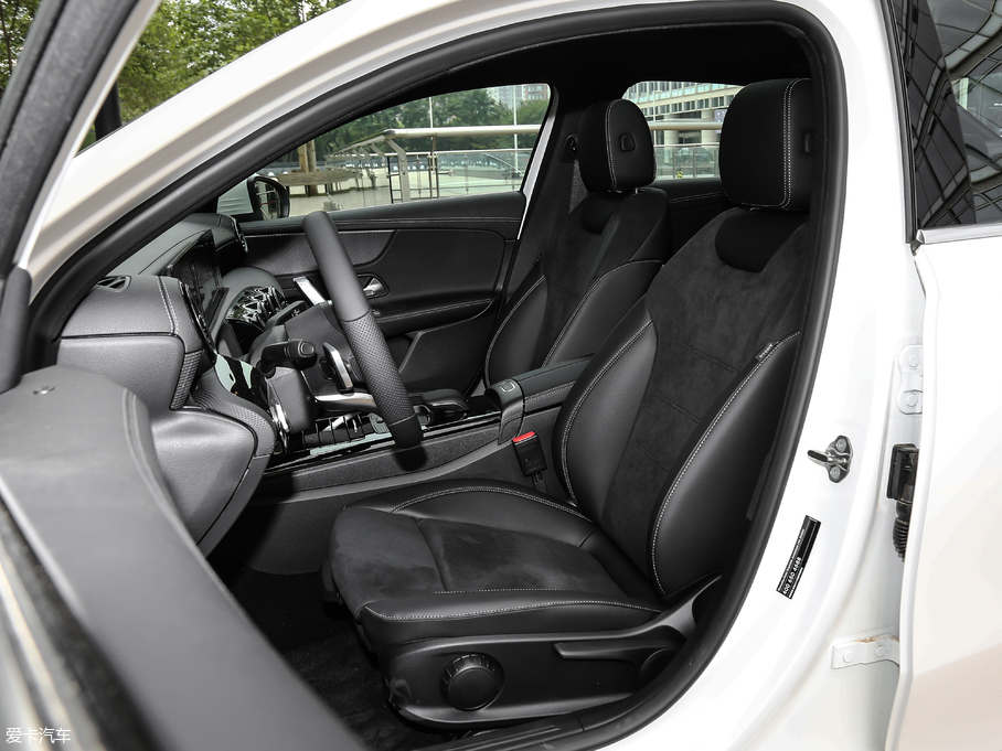 2019YA A 180 L \I܇