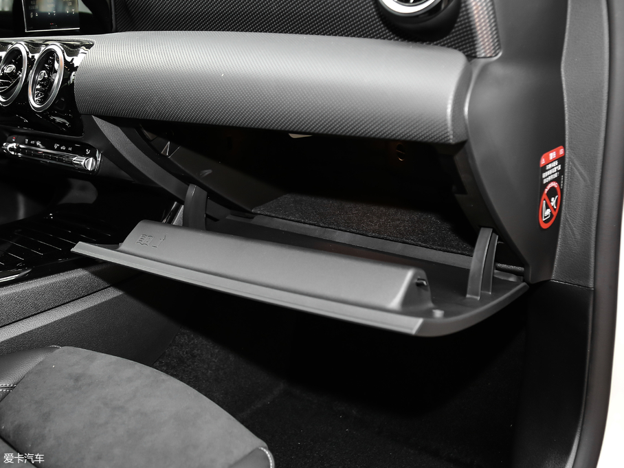 2019YA A 180 L \I܇