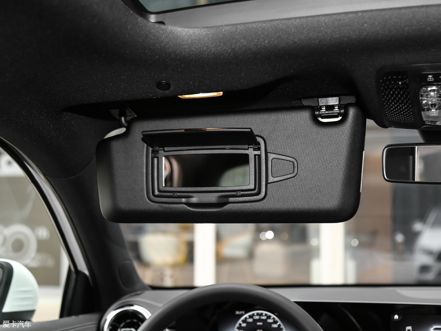 2019YA A 180 L \I܇