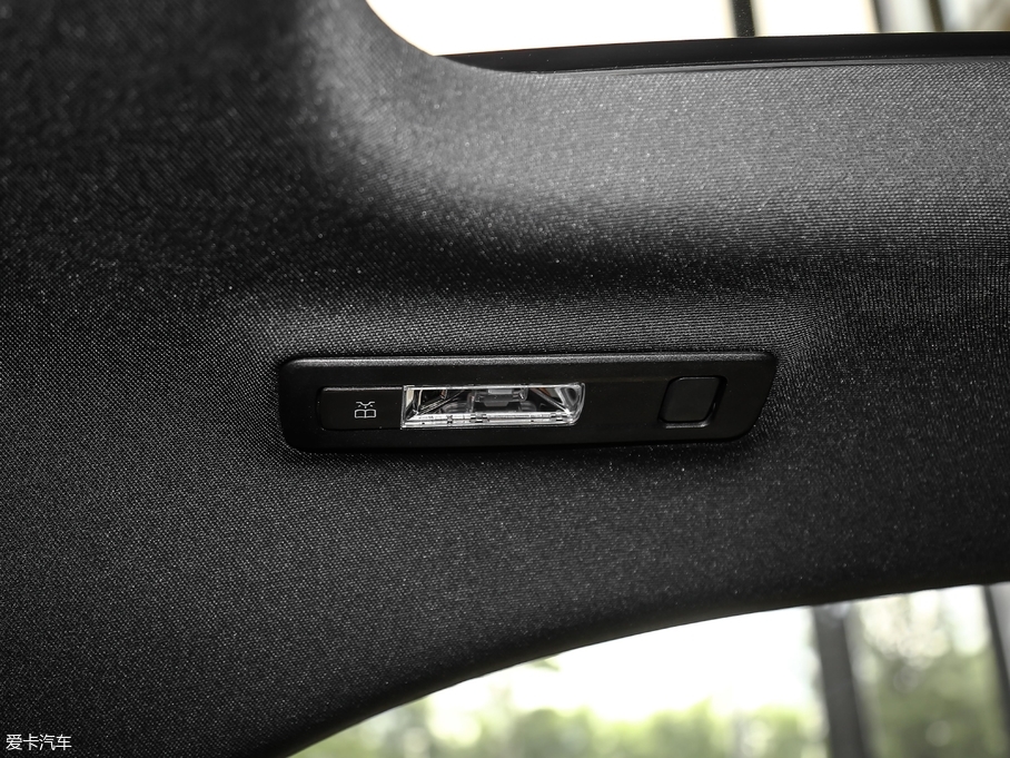 2019YA A 180 L \I܇