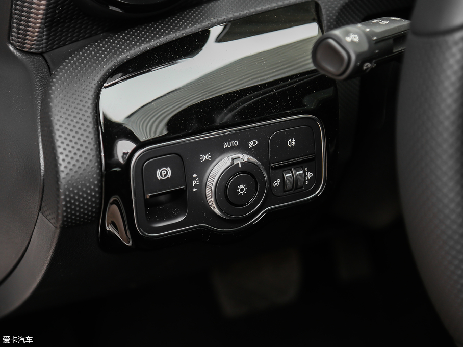 2019YA A 180 L \I܇