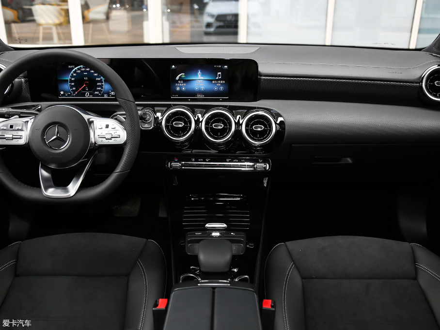 2019YA A 180 L \I܇