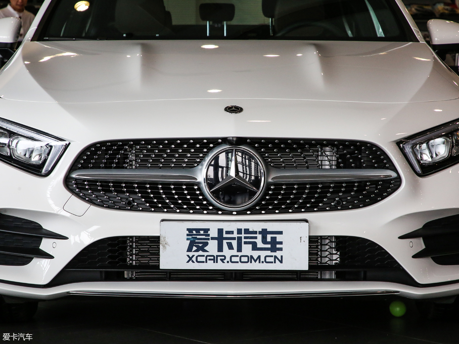 2019YA A 200 L \I܇