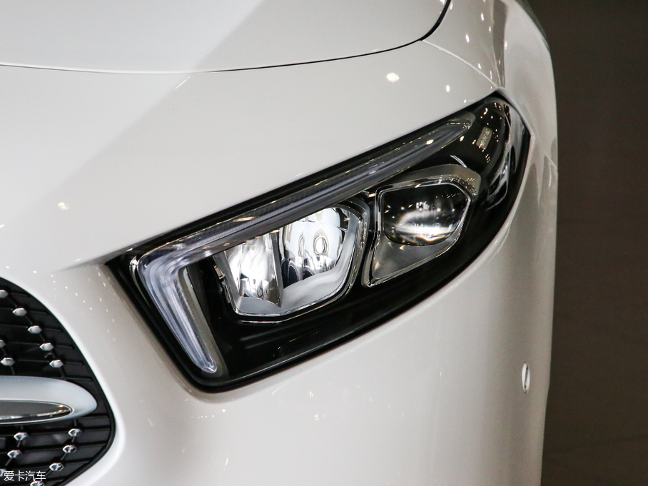 2019YA A 200 L \I܇