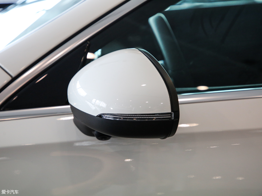 2019YA A 200 L \I܇