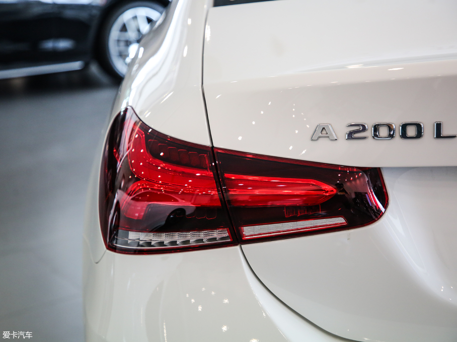 2019YA A 200 L \I܇