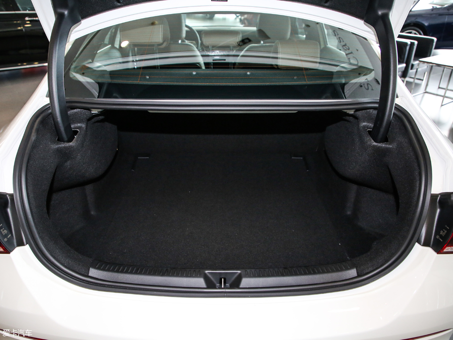 2019YA A 200 L \I܇