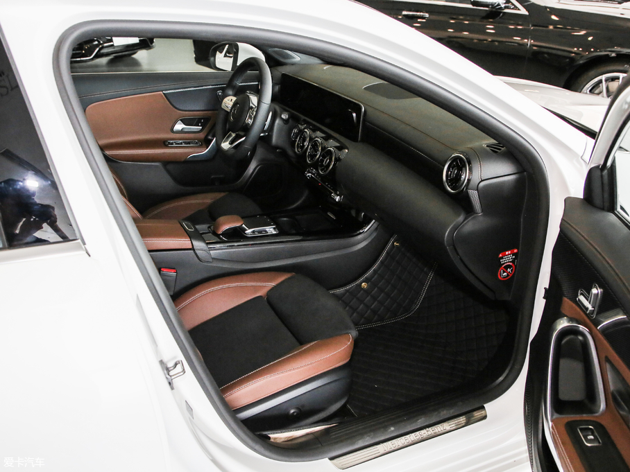 2019YA A 200 L \I܇