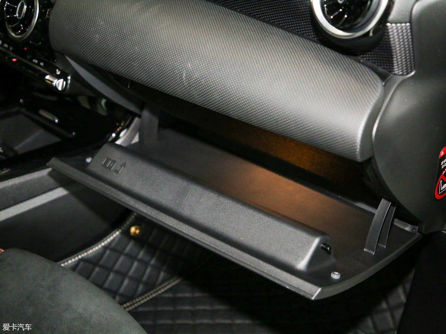 2019YA A 200 L \I܇