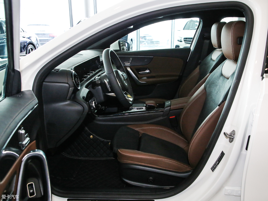 2019YA A 200 L \I܇