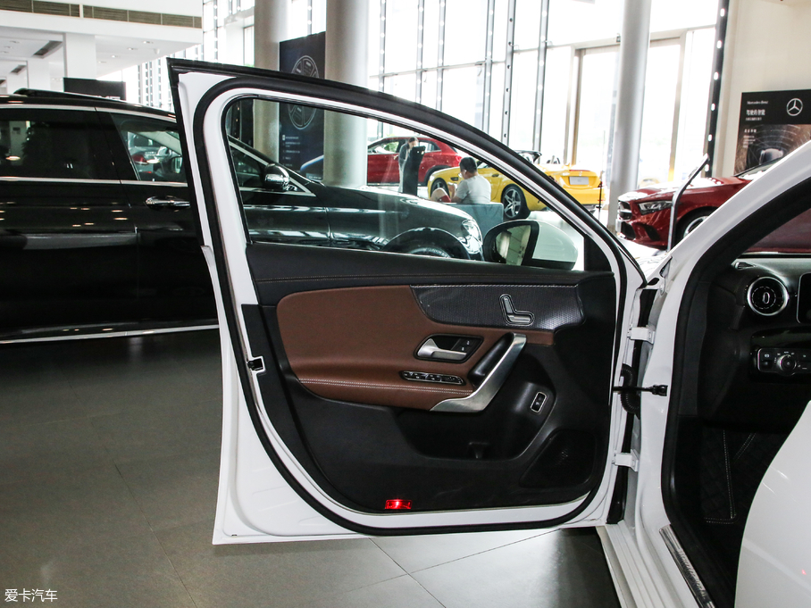 2019YA A 200 L \I܇