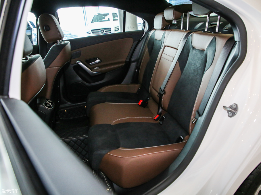 2019YA A 200 L \I܇