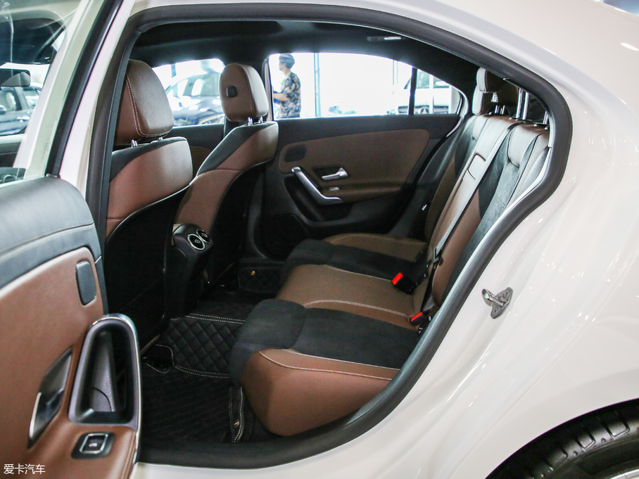 2019YA A 200 L \I܇