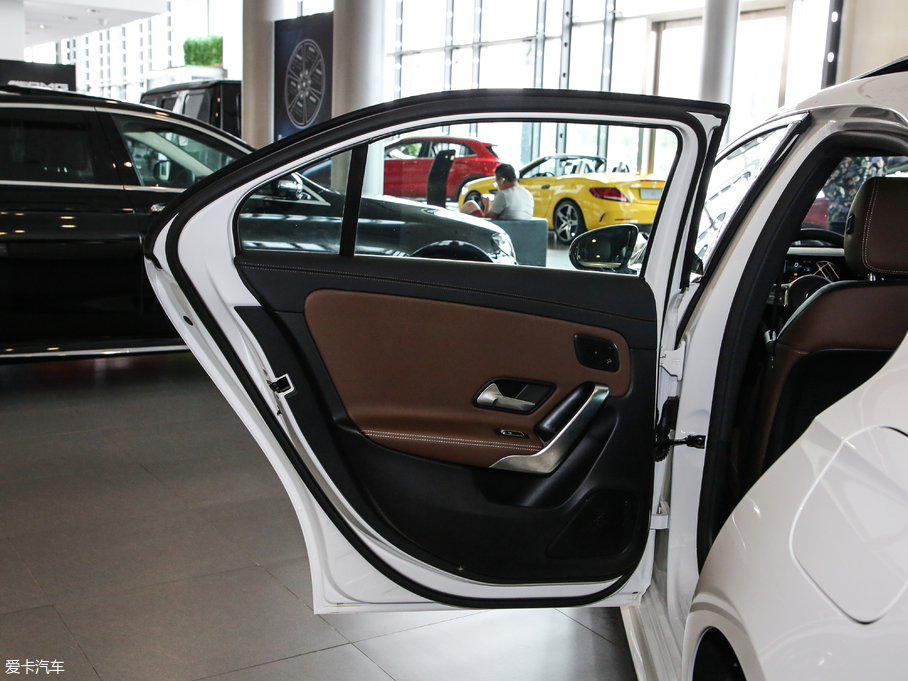 2019YA A 200 L \I܇