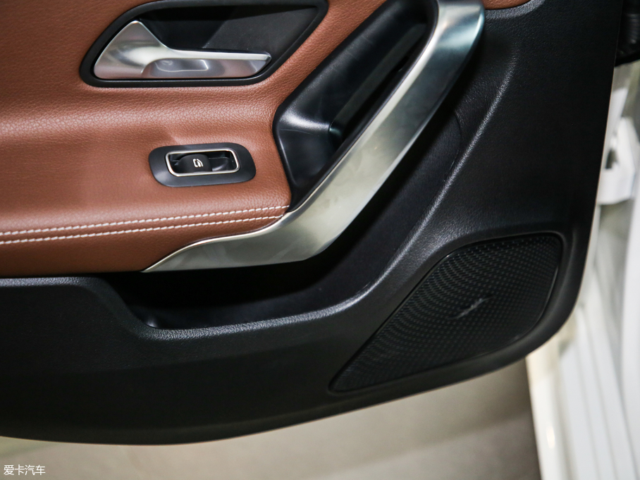 2019YA A 200 L \I܇