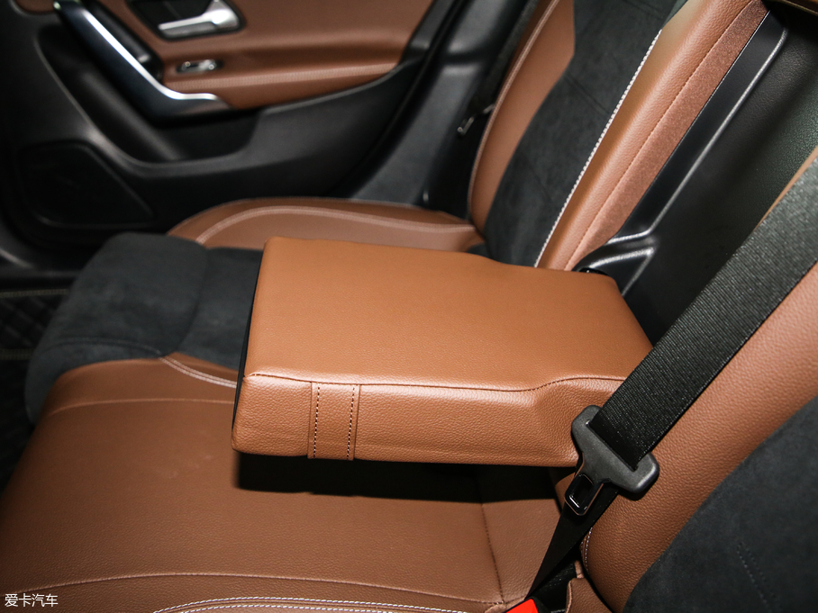 2019YA A 200 L \I܇