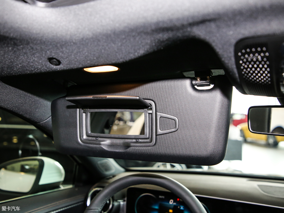 2019YA A 200 L \I܇