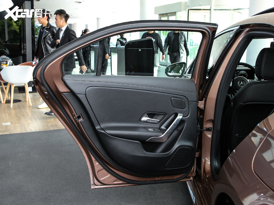 2019YA A 200 L \I܇