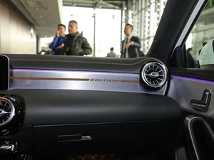 2019款A 200 L 运动轿车先行特别版 中控区