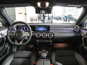 2019款A 200 L 运动轿车先行特别版 中控区