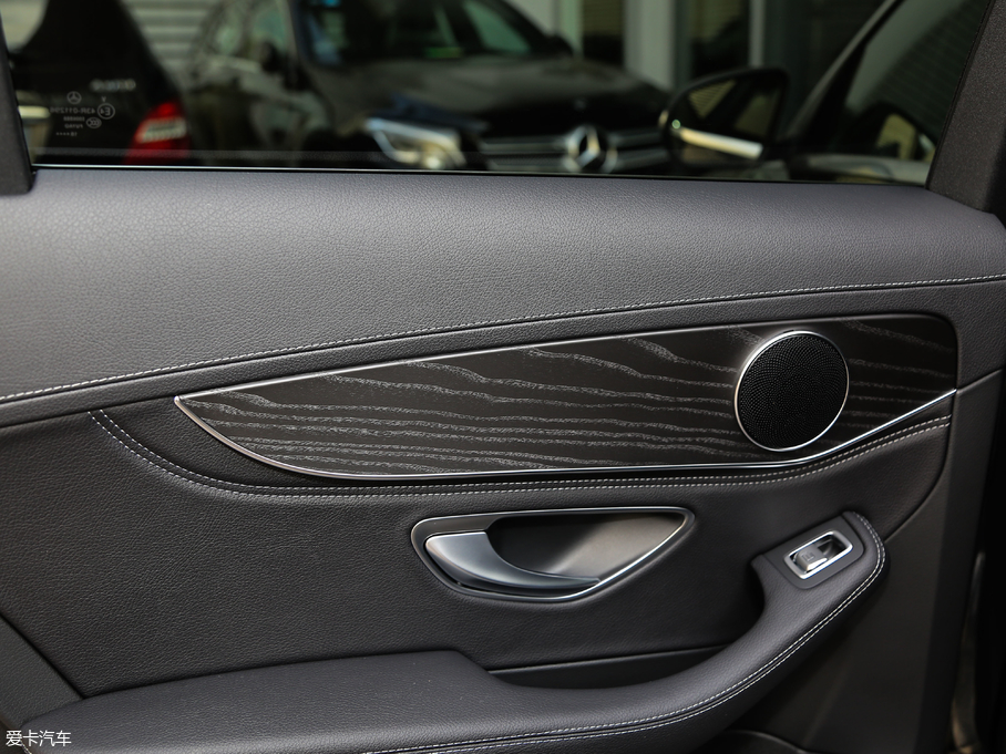 2019YC C 260 L \Ӱ