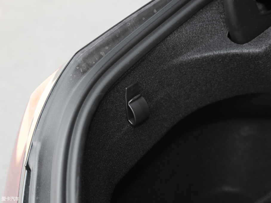 2019YC C 260 L \Ӱ