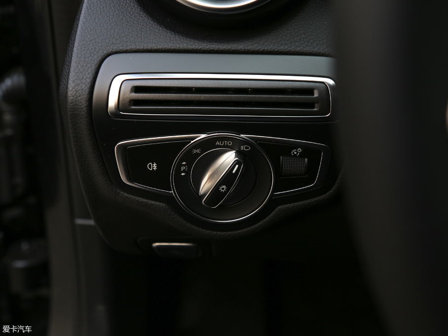 2019YC C 260 L \Ӱ