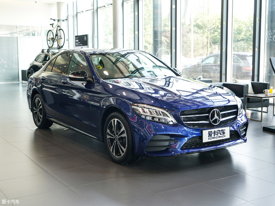 奔驰 奔驰c级 2019款c 260 运动版 2019款奔驰c级 c 260 l 4matic