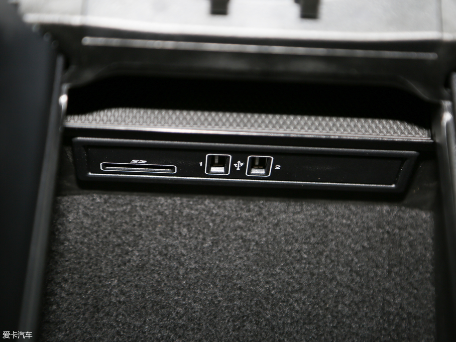 2019YC C 260 L \Ӱ