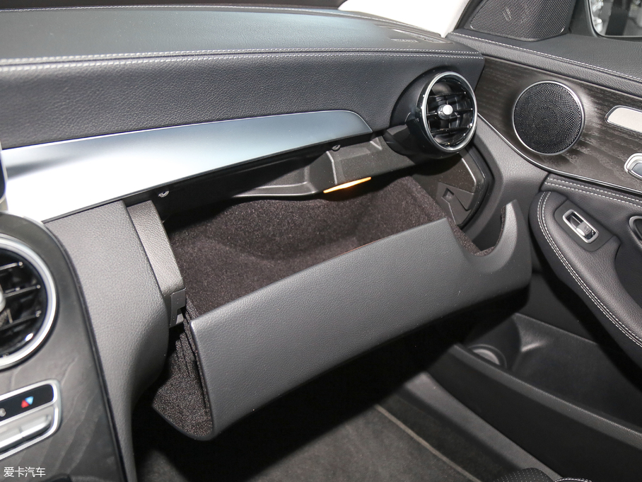 2019YC Ŀ C 260 L \Ӱ