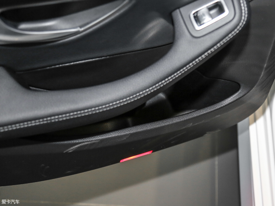 2019YC Ŀ C 260 L \Ӱ