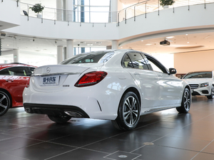 2019款C 260 运动版 整体外观