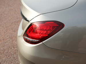 2019C 260 L \Ӱ (ji)^