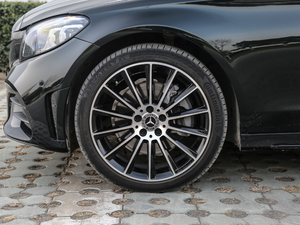 2019款C 260 运动版 4MATIC 轮圈
