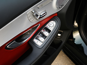 2019款C 260 运动版 4MATIC 主驾车窗控制区	