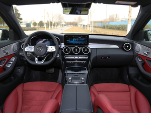 2019款C 260 运动版 4MATIC 内饰全景