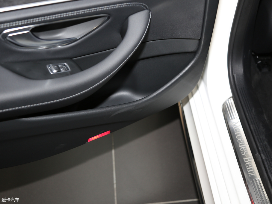 2019��YE�� E 260 L 4MATIC �\����