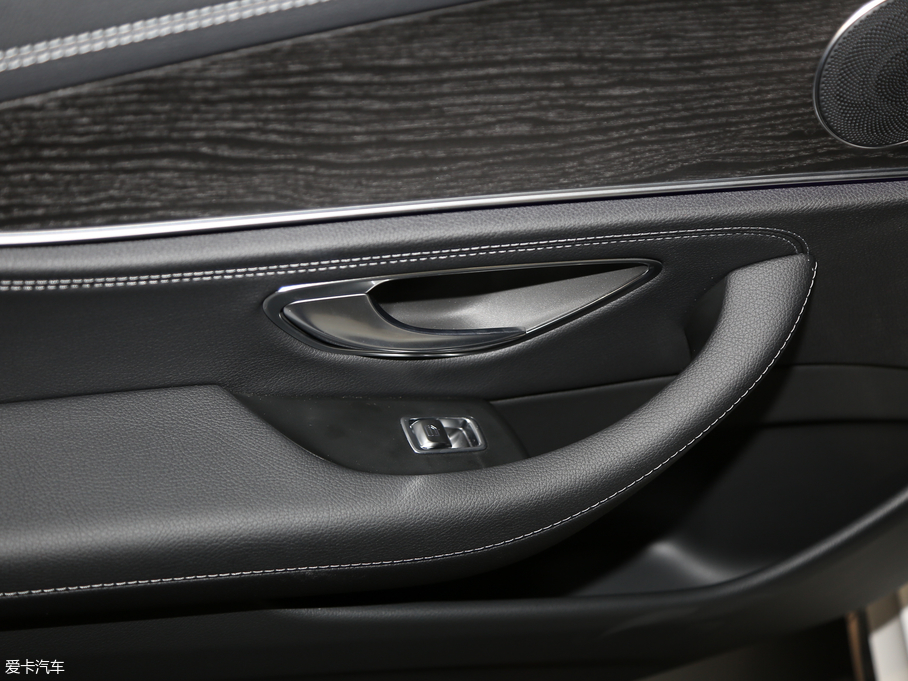 2019��YE�� E 260 L 4MATIC �\����