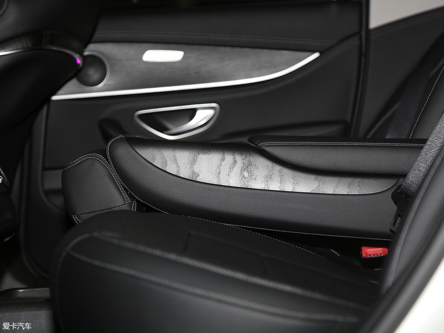 2019��YE�� E 260 L 4MATIC �\����