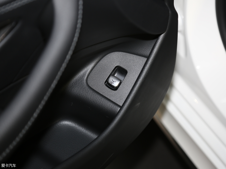 2019��YE�� E 260 L 4MATIC �\����