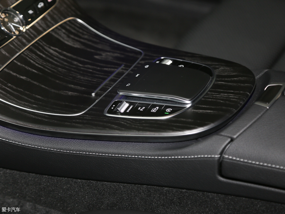 2019��YE�� E 260 L 4MATIC �\����