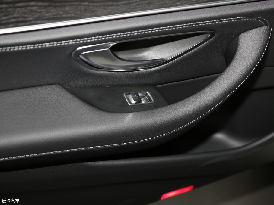 2019��YE�� E 260 L 4MATIC �\����