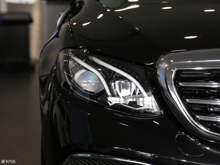 2019YE Ŀ E 300 L r