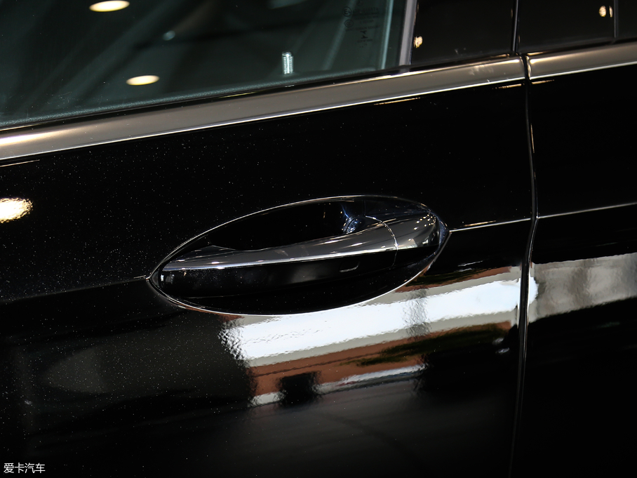 2019YE Ŀ E 300 L r