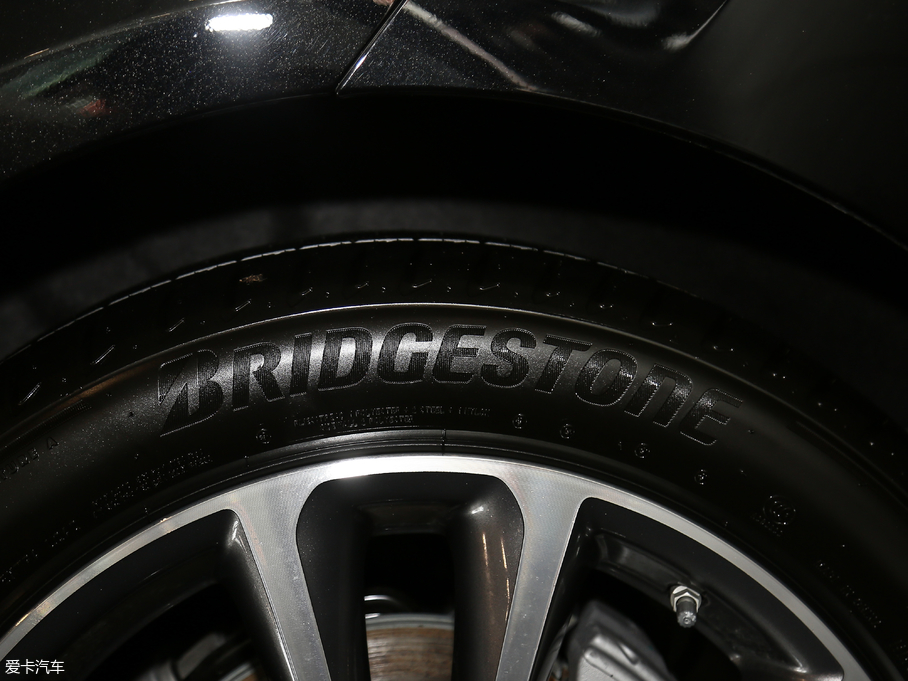 2019YE Ŀ E 300 L r