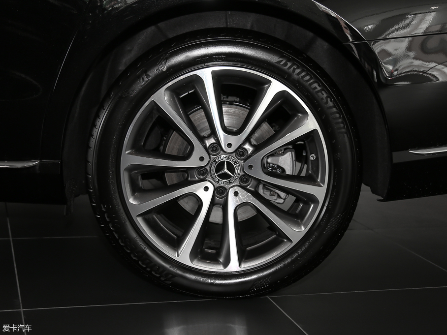 2019YE Ŀ E 300 L r