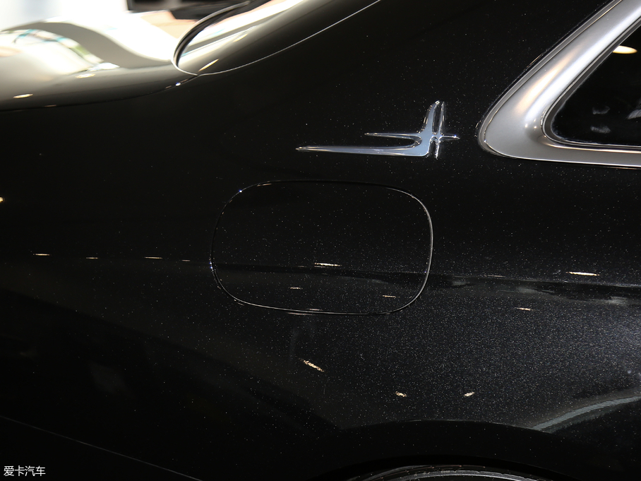 2019YE Ŀ E 300 L r