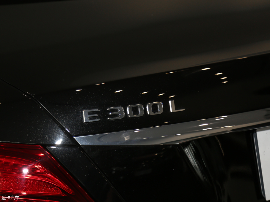 2019YE Ŀ E 300 L r