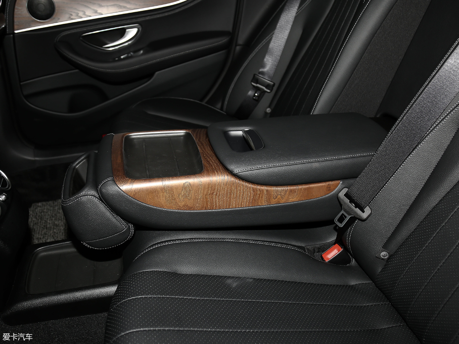 2019YE Ŀ E 300 L r