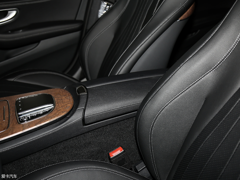 2019YE Ŀ E 300 L r